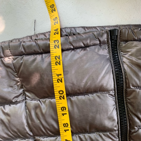 Calvin Klein insulated jacket size Medium. - Picture 10 of 10